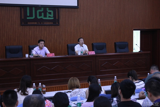 20170608罗跃书记受邀与全区社区负责人交流经验4.jpg
