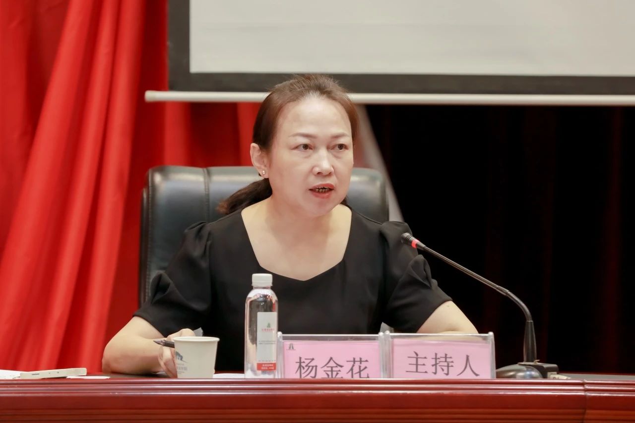 红星实业集团党委委员、人力资源部部长杨金花.jpg